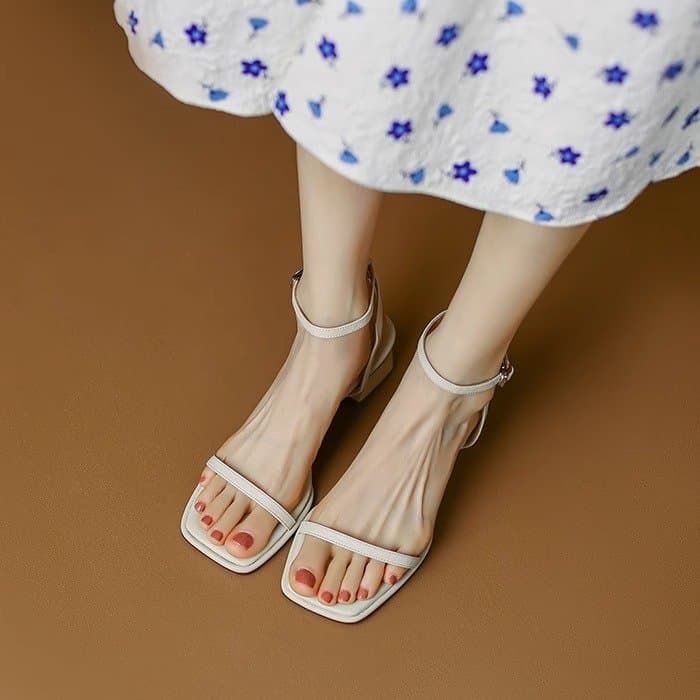 Skulpturel Sommersandal med Kæde — billede 1