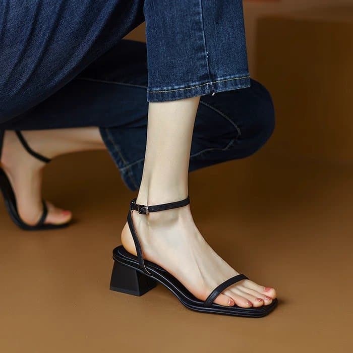 Sofistikeret Sandal med Rem — billede 1