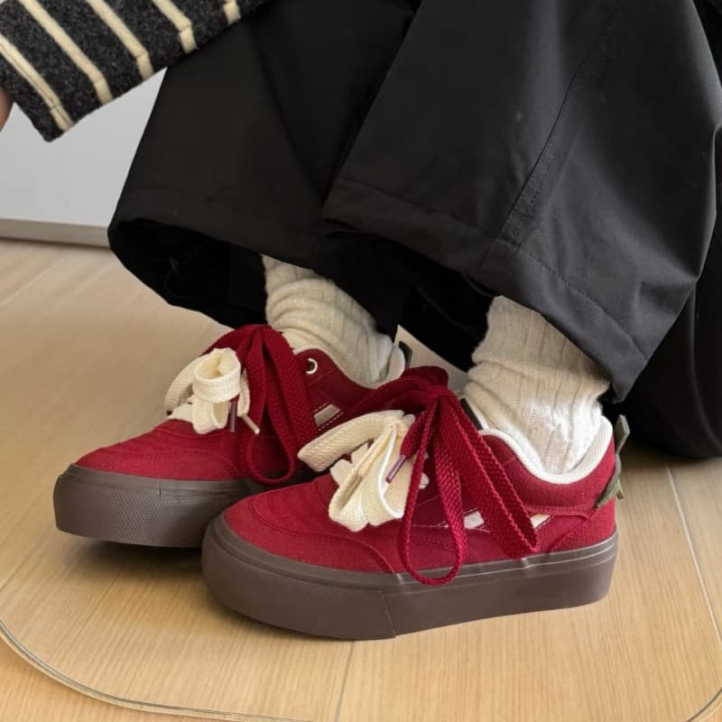 Skulpturel Sportsko med Platform — billede 1