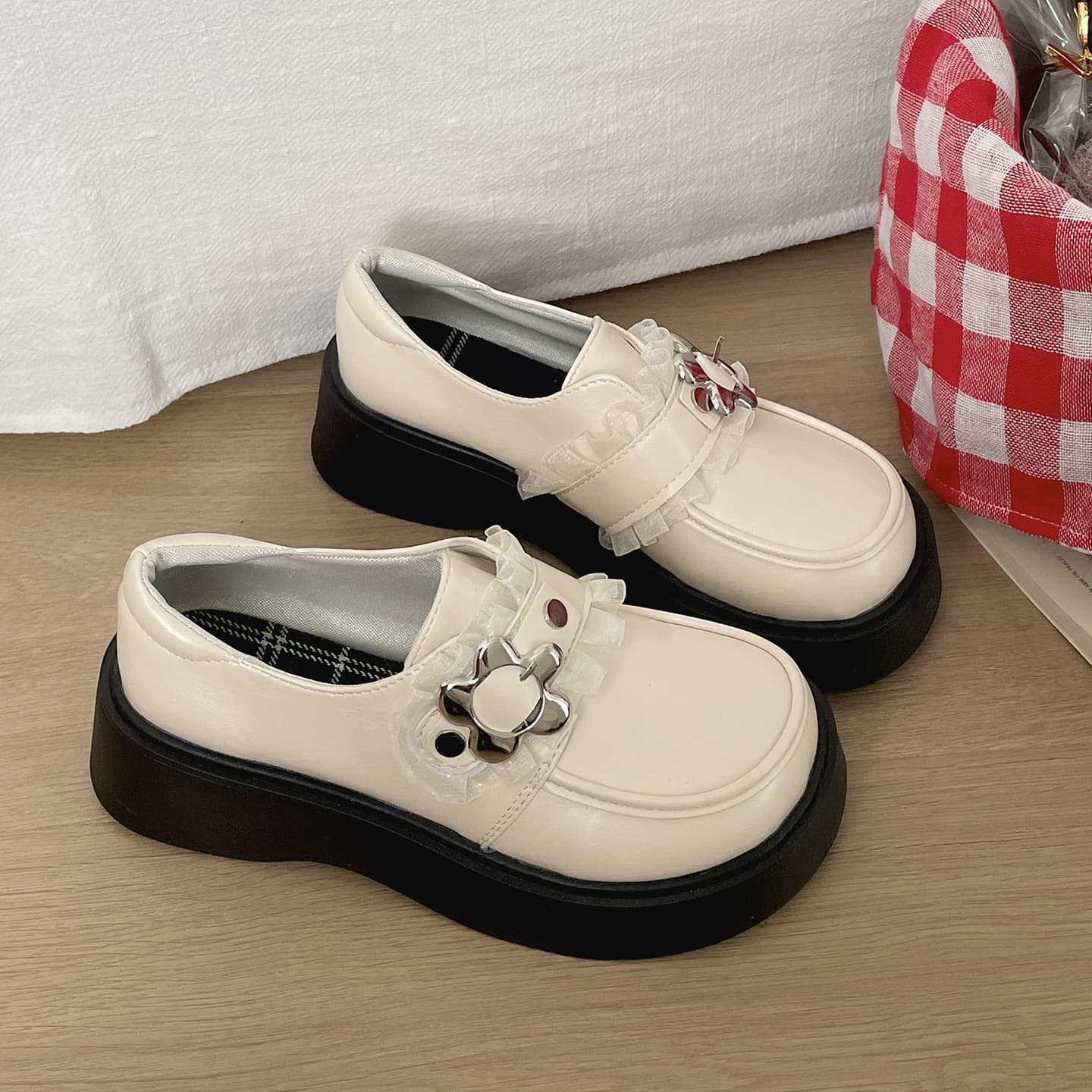Stilren Slip-on med Sløjfe — billede 1